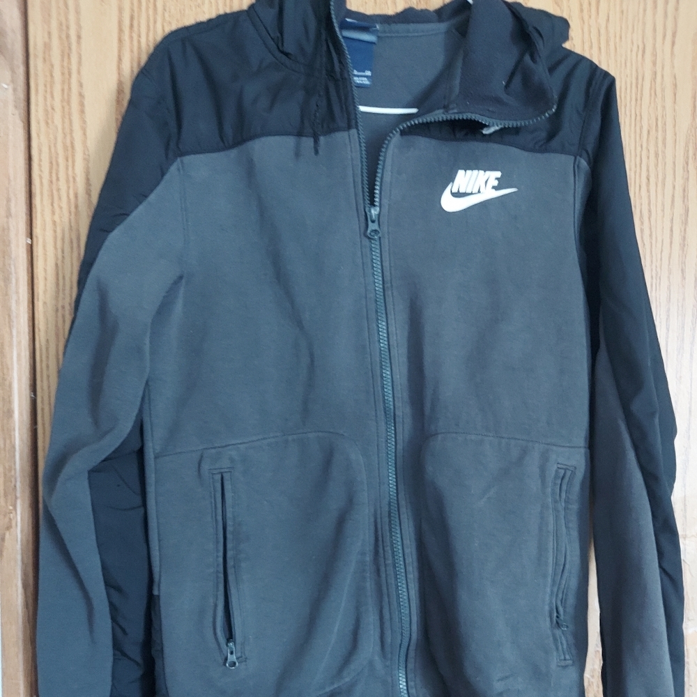 Nike. Jacket with hoodie. Big Boys Small. Black/Gray. - Picture 5 of 5